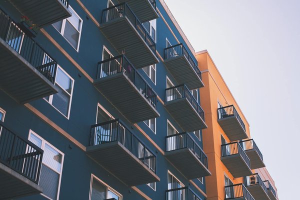 Quelle est la commission moyenne d'un agent immobilier pour la vente d'un appartement ?
